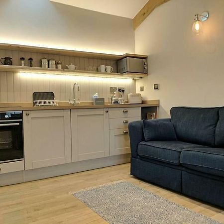 Skittles - Charming One Bedroom Apartment - Parking - Easy Access To Bath Box  Exterior photo