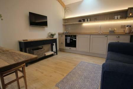 Skittles - Charming One Bedroom Apartment - Parking - Easy Access To Bath Box  Exterior photo