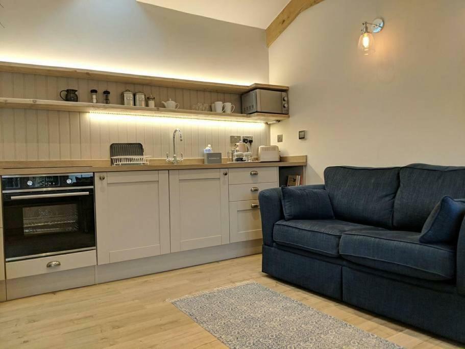 Skittles - Charming One Bedroom Apartment - Parking - Easy Access To Bath Box  Exterior photo
