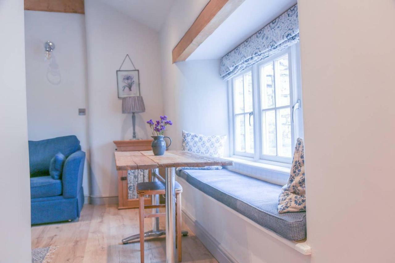 Skittles - Charming One Bedroom Apartment - Parking - Easy Access To Bath Box  Exterior photo