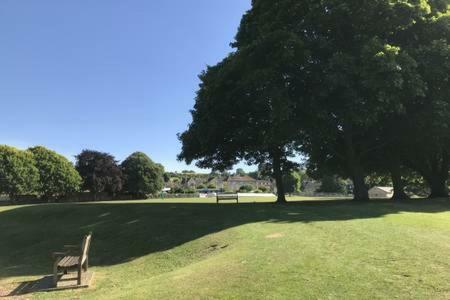 Skittles - Charming One Bedroom Apartment - Parking - Easy Access To Bath Box  Exterior photo